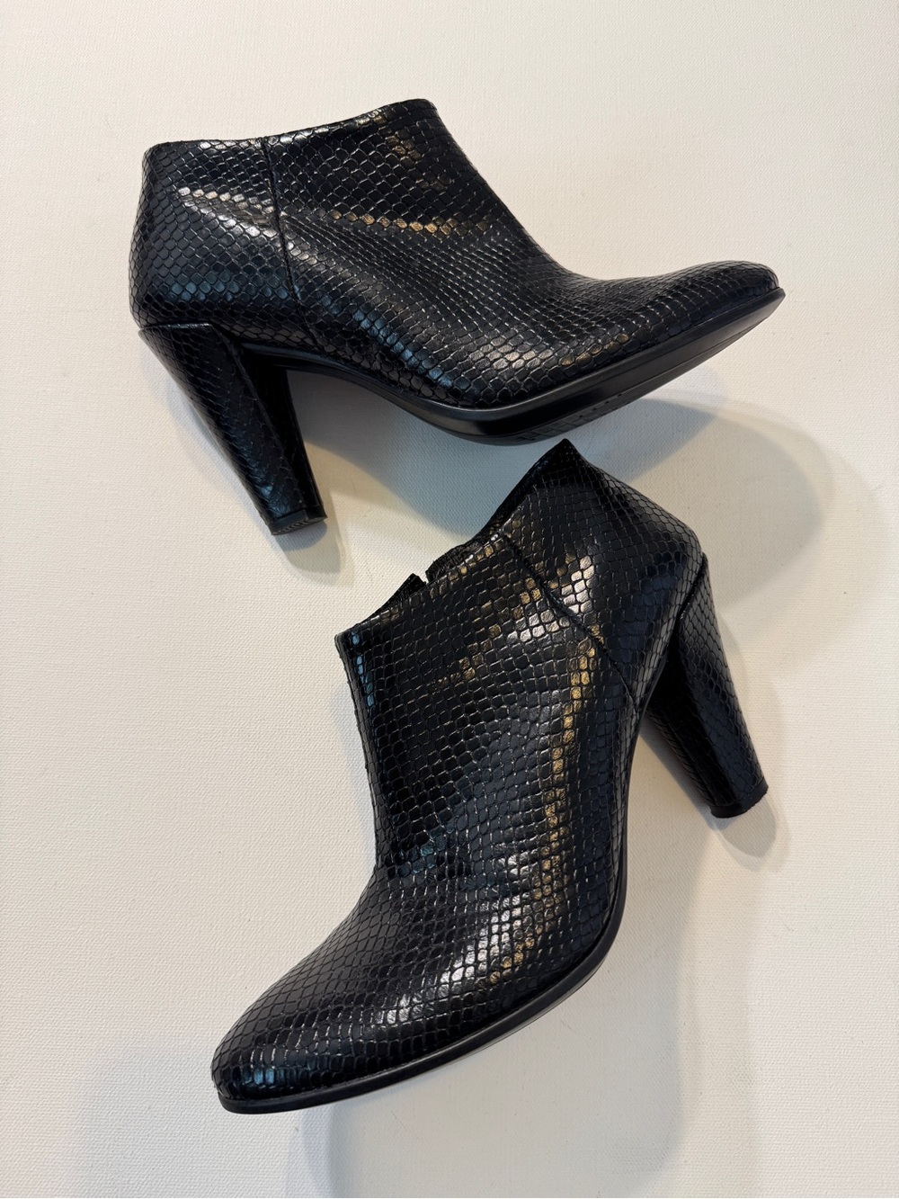 ECCO Ankle Boots Women Size 39 Black Snakeskin Embossed Block Heel